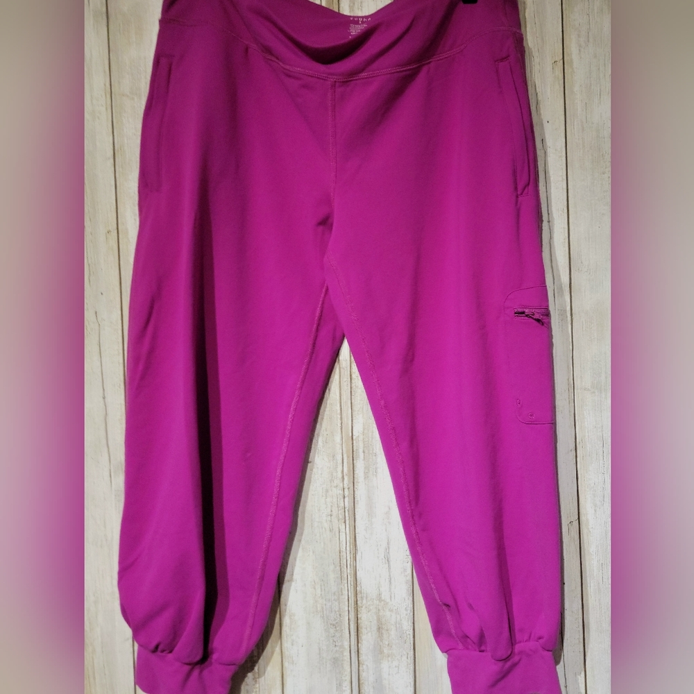 Zobha size 8 cargo Capri style pants leggings